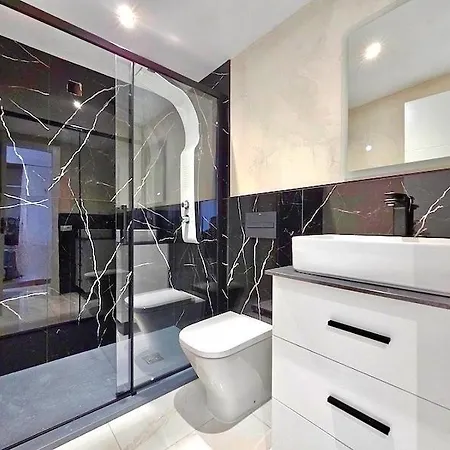 Jade Exclusives In Americas Apartment *